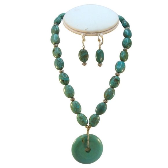 Green Gemstone Bead Necklace with Connecting Donut Pendant Set - Picture 5 of 12